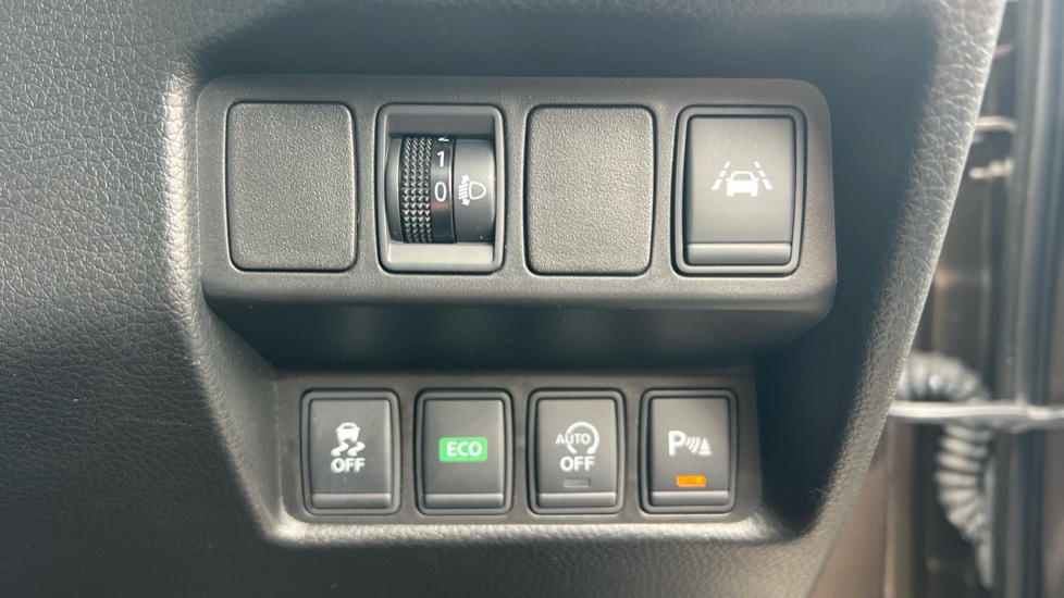Nissan Qashqai 1.2 DiG-T N-Tec+ 5dr Xtronic Petrol Hatchback - Image 28