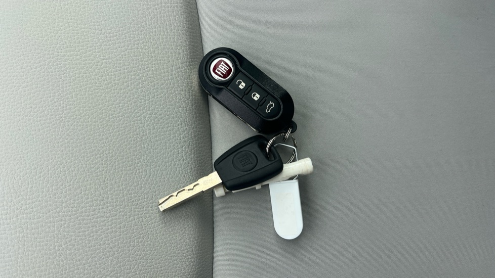 Fiat 500 1.0 Mild Hybrid Dolcevita [Part Leather] 3dr Petrol Hatchback - Image 20
