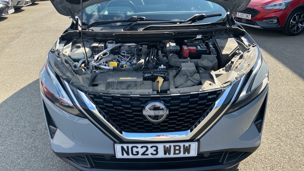 Nissan Qashqai 1.3 DiG-T MH 158 Tekna 5dr Xtronic Petrol Hatchback - Image 8