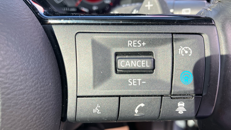 Nissan Qashqai 1.3 DiG-T MH 158 Tekna 5dr Xtronic Petrol Hatchback - Image 22