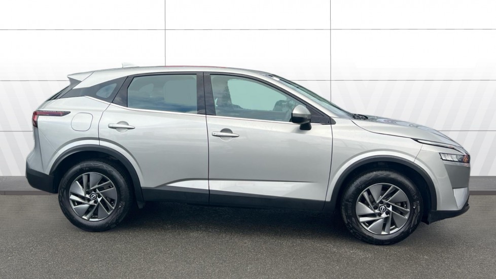 Nissan Qashqai 1.3 DiG-T MH Acenta Premium 5dr Petrol Hatchback - Image 5