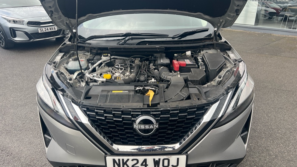 Nissan Qashqai 1.3 DiG-T MH Acenta Premium 5dr Petrol Hatchback - Image 8