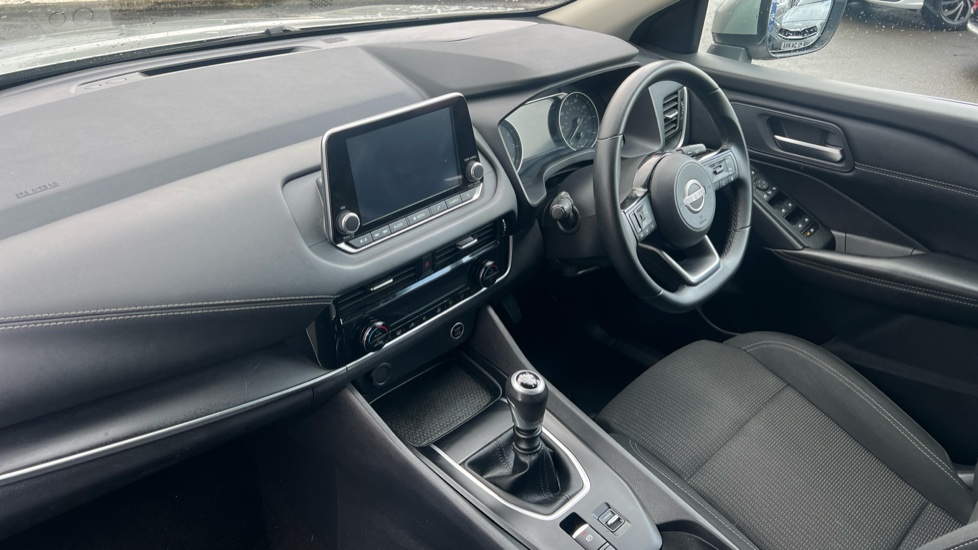 Nissan Qashqai 1.3 DiG-T MH Acenta Premium 5dr Petrol Hatchback - Image 9