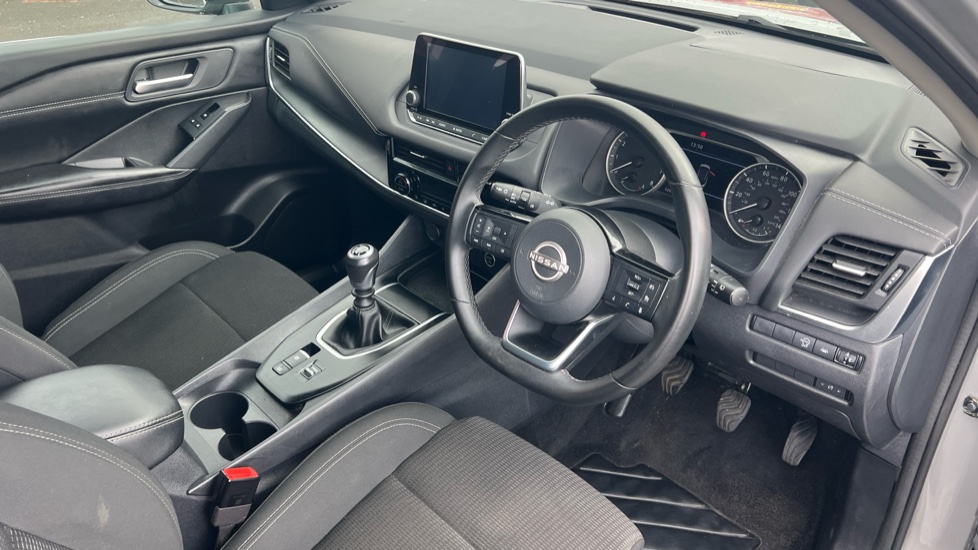 Nissan Qashqai 1.3 DiG-T MH Acenta Premium 5dr Petrol Hatchback - Image 11