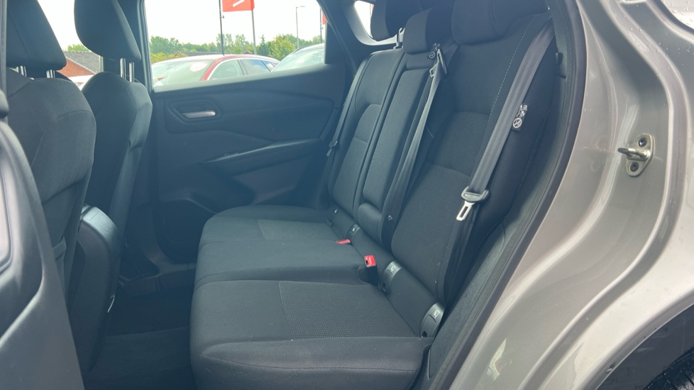 Nissan Qashqai 1.3 DiG-T MH Acenta Premium 5dr Petrol Hatchback - Image 16