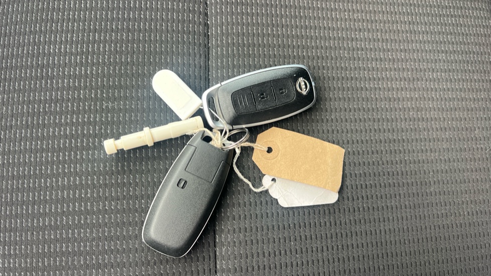Nissan Qashqai 1.3 DiG-T MH Acenta Premium 5dr Petrol Hatchback - Image 20