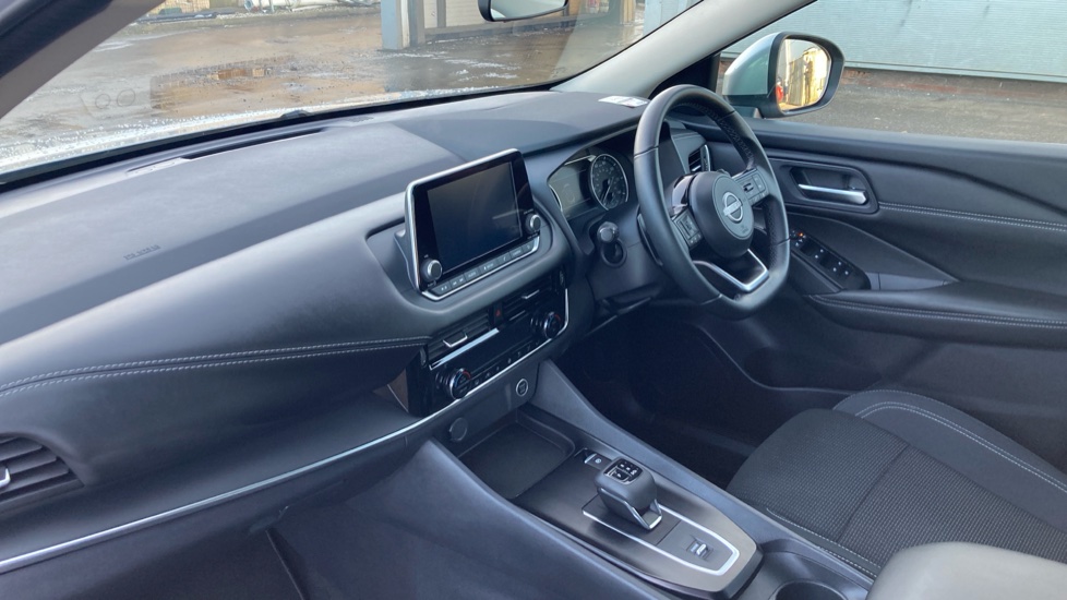 Nissan Qashqai 1.3 DiG-T MH 158 Acenta Premium 5dr Xtronic Petrol Hatchback - Image 9