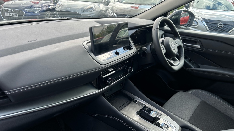 Nissan Qashqai 1.5 E-Power 205 N-Connecta [Glass Roof] 5dr Auto Hybrid Hatchback - Image 9