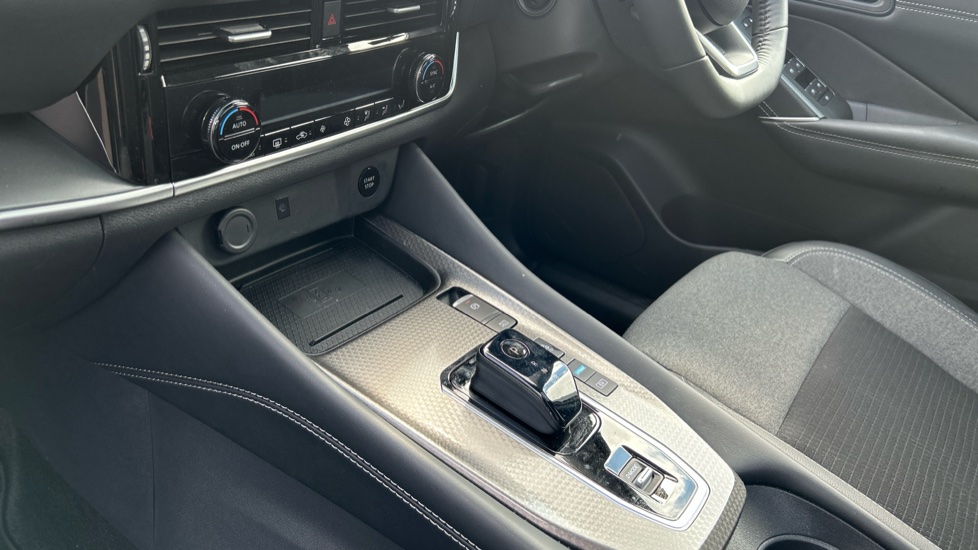 Nissan Qashqai 1.5 E-Power 205 N-Connecta [Glass Roof] 5dr Auto Hybrid Hatchback - Image 13