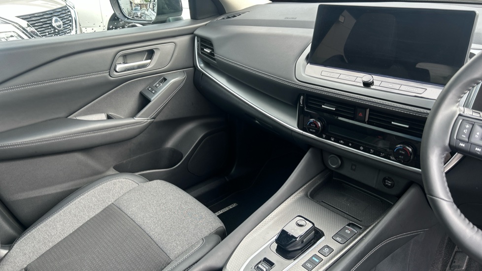 Nissan Qashqai 1.5 E-Power 205 N-Connecta [Glass Roof] 5dr Auto Hybrid Hatchback - Image 14
