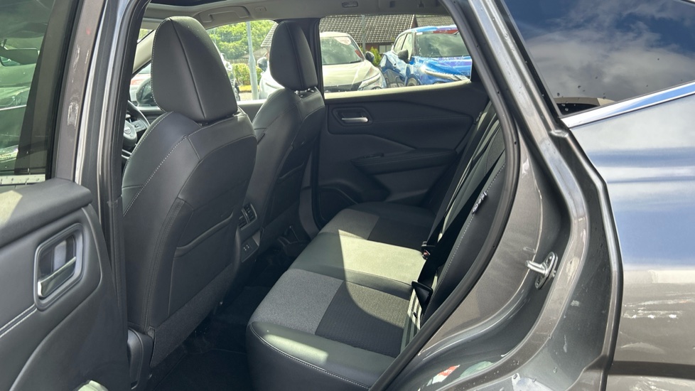Nissan Qashqai 1.5 E-Power 205 N-Connecta [Glass Roof] 5dr Auto Hybrid Hatchback - Image 16