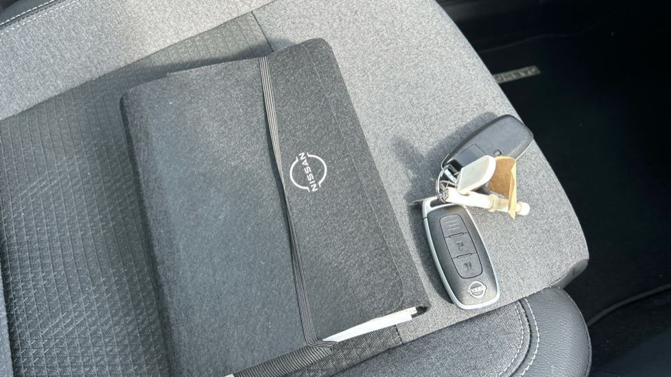 Nissan Qashqai 1.5 E-Power 205 N-Connecta [Glass Roof] 5dr Auto Hybrid Hatchback - Image 19