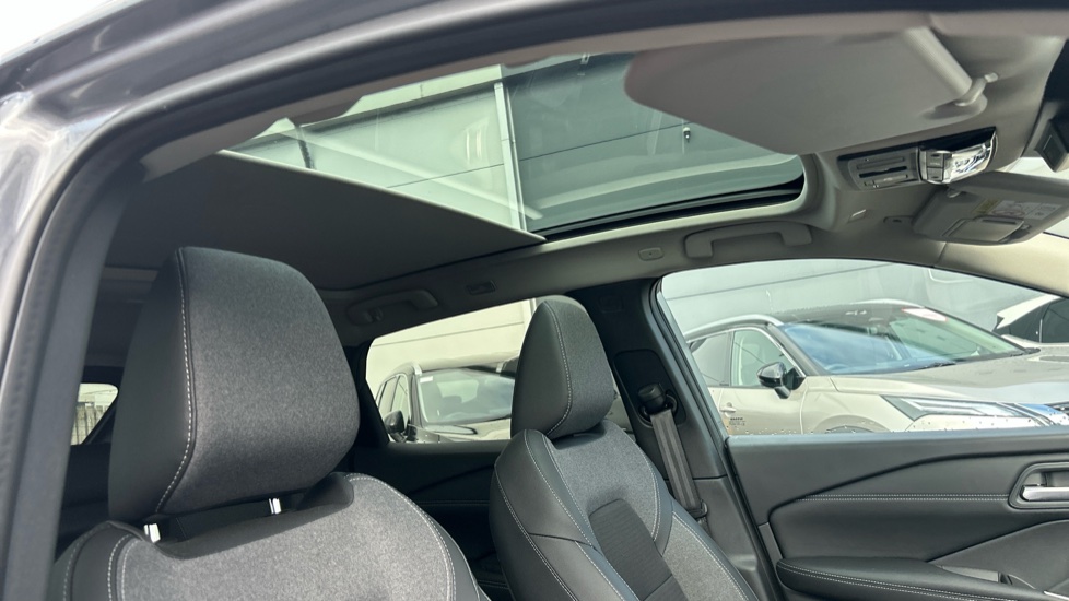 Nissan Qashqai 1.5 E-Power 205 N-Connecta [Glass Roof] 5dr Auto Hybrid Hatchback - Image 29