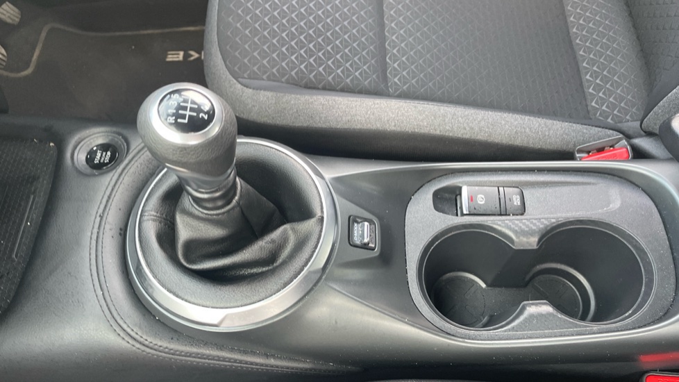 Nissan Juke 1.0 DiG-T N-Connecta 5dr Petrol Hatchback - Image 13