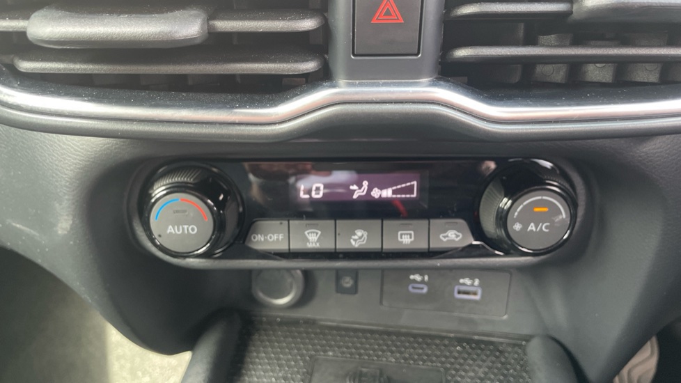 Nissan Juke 1.0 DiG-T N-Connecta 5dr Petrol Hatchback - Image 22