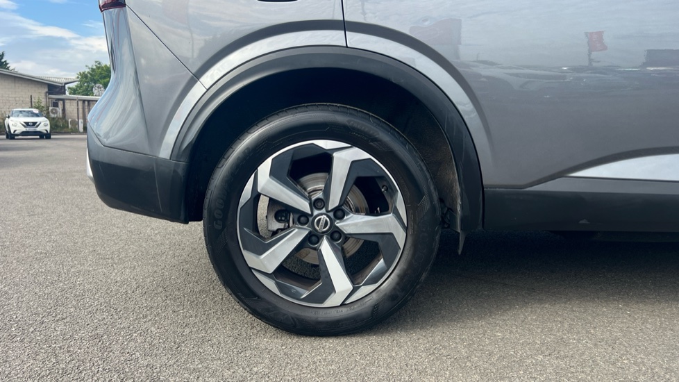 Nissan Qashqai 1.3 DiG-T MH Premiere Edition 5dr Petrol Hatchback - Image 7