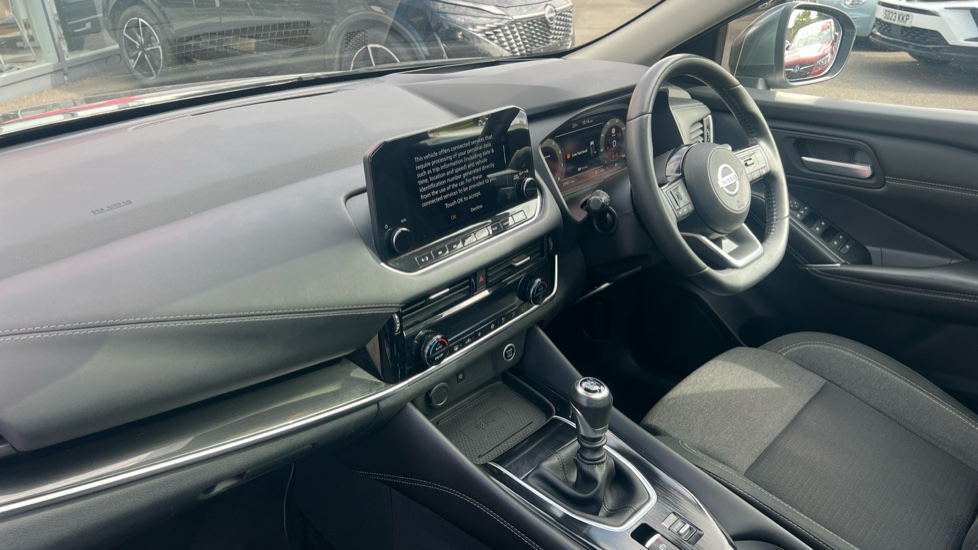 Nissan Qashqai 1.3 DiG-T MH Premiere Edition 5dr Petrol Hatchback - Image 9