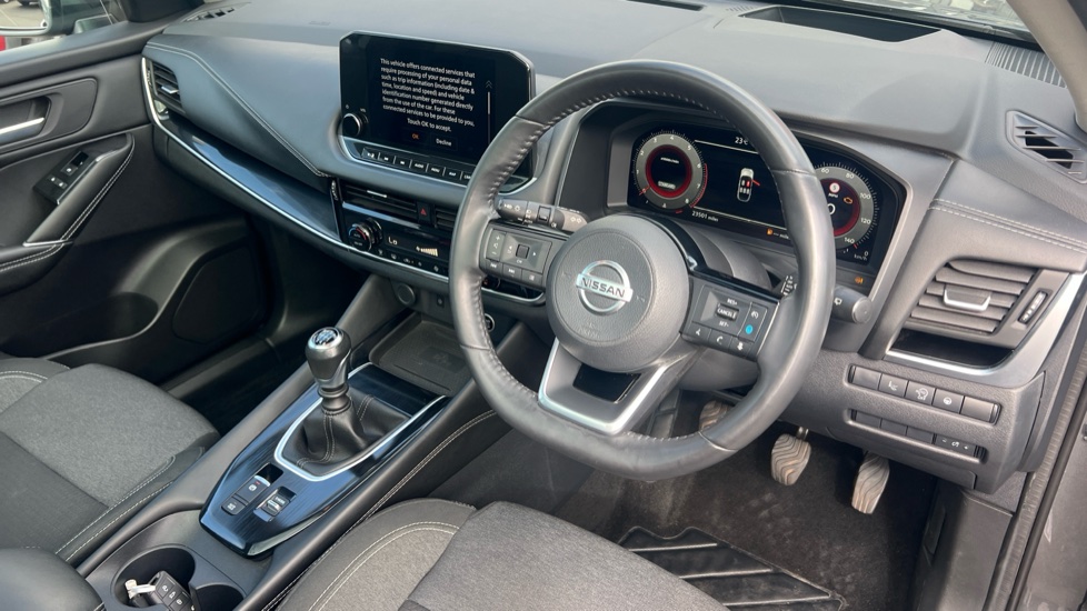 Nissan Qashqai 1.3 DiG-T MH Premiere Edition 5dr Petrol Hatchback - Image 11