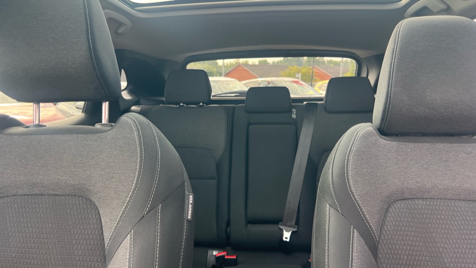 Nissan Qashqai 1.3 DiG-T MH Premiere Edition 5dr Petrol Hatchback - Image 15