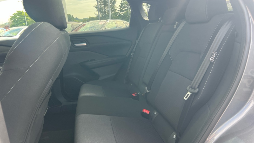 Nissan Qashqai 1.3 DiG-T MH Premiere Edition 5dr Petrol Hatchback - Image 16