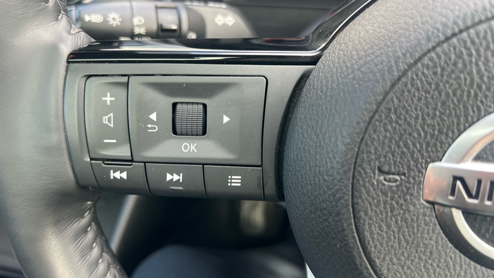 Nissan Qashqai 1.3 DiG-T MH Premiere Edition 5dr Petrol Hatchback - Image 29