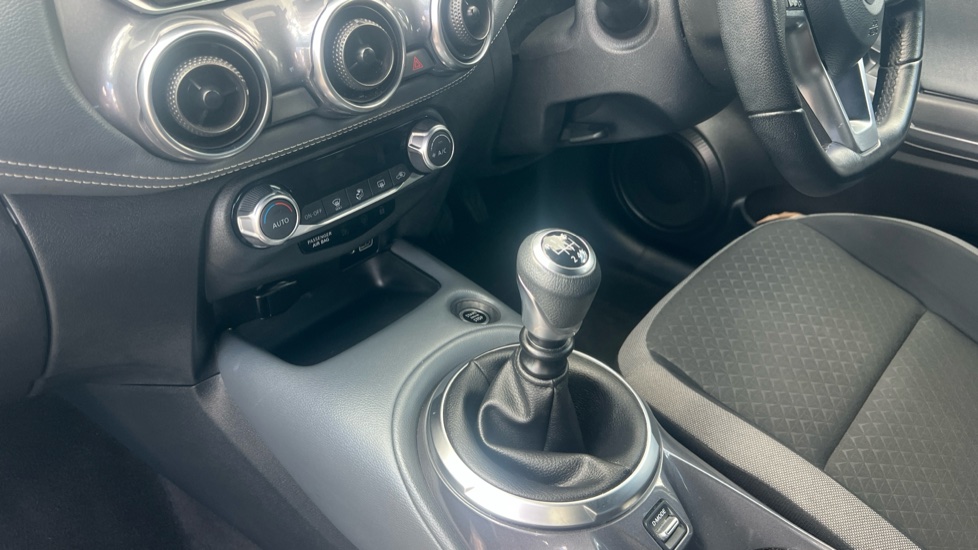 Nissan Juke 1.0 DiG-T 114 N-Connecta 5dr Petrol Hatchback - Image 13