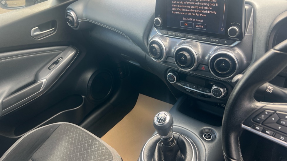 Nissan Juke 1.0 DiG-T 114 N-Connecta 5dr Petrol Hatchback - Image 14