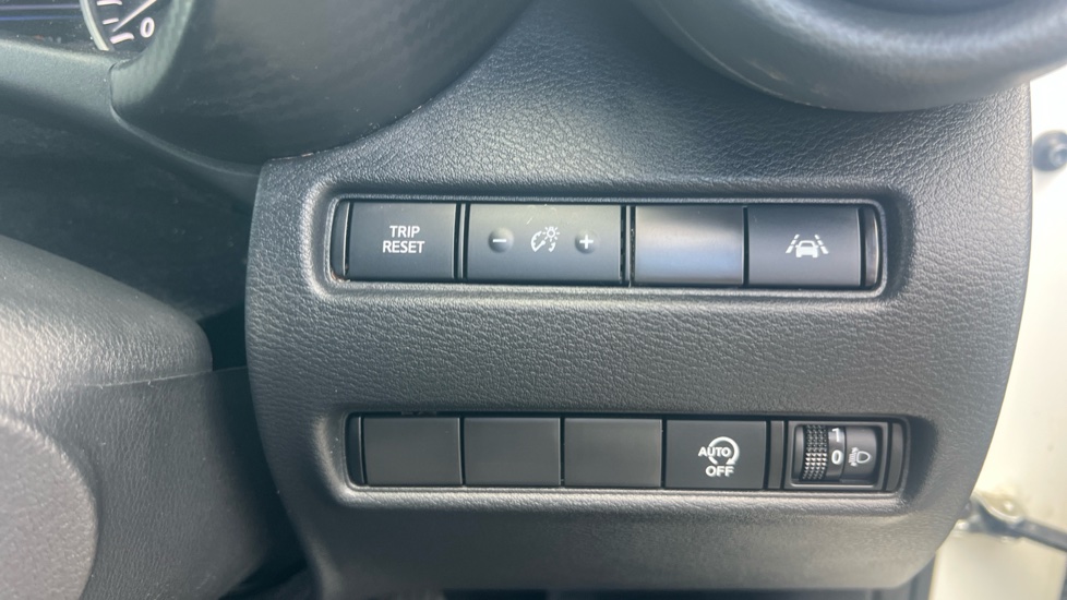 Nissan Juke 1.0 DiG-T 114 N-Connecta 5dr Petrol Hatchback - Image 26