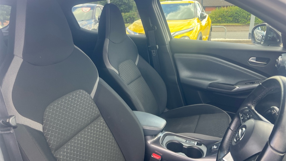 Nissan Juke 1.0 DiG-T 114 N-Connecta 5dr Petrol Hatchback - Image 27