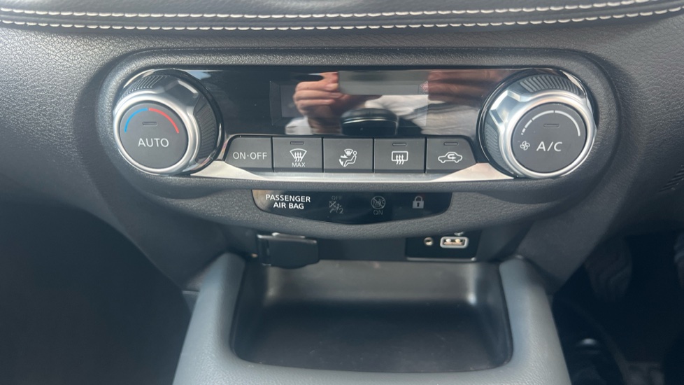 Nissan Juke 1.0 DiG-T 114 N-Connecta 5dr Petrol Hatchback - Image 28