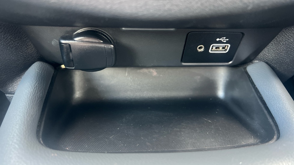 Nissan Juke 1.0 DiG-T 114 N-Connecta 5dr Petrol Hatchback - Image 29