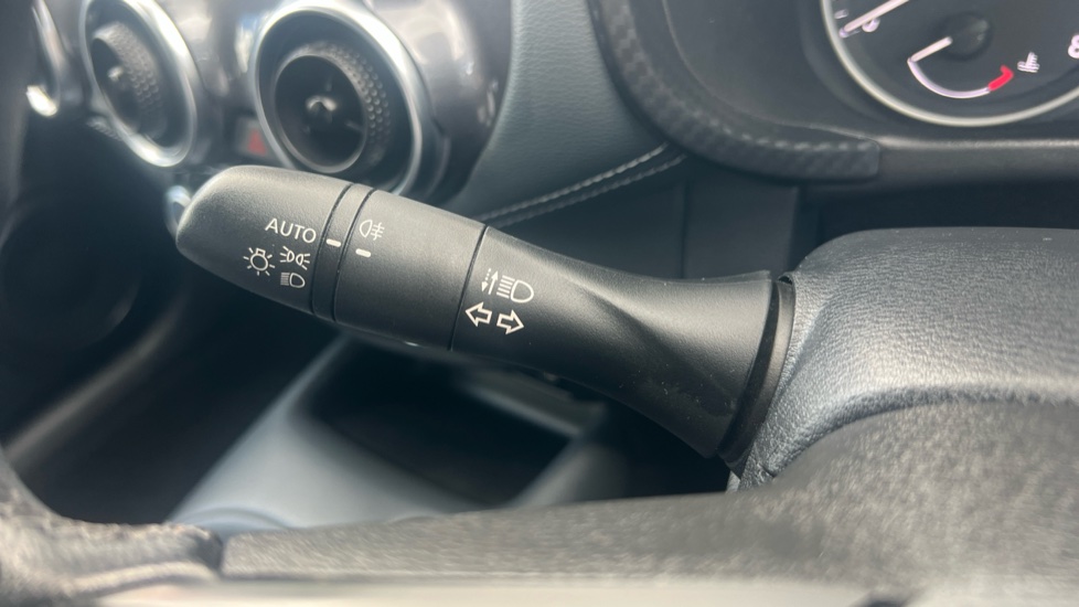 Nissan Juke 1.0 DiG-T 114 N-Connecta 5dr Petrol Hatchback - Image 37