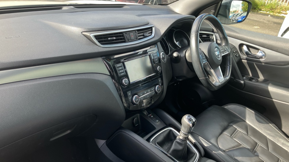 Nissan Qashqai 1.7 dCi Tekna+ 5dr Diesel Hatchback - Image 9