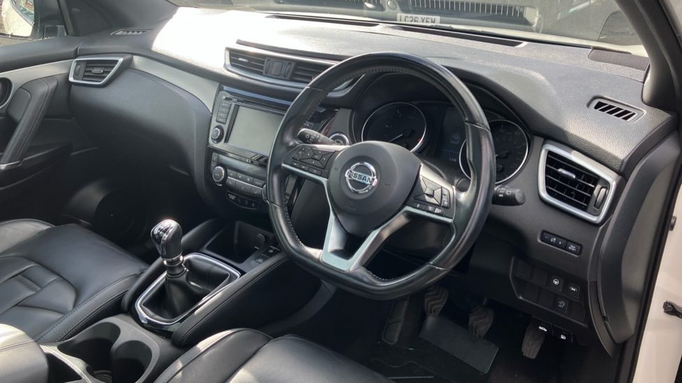 Nissan Qashqai 1.7 dCi Tekna+ 5dr Diesel Hatchback - Image 11