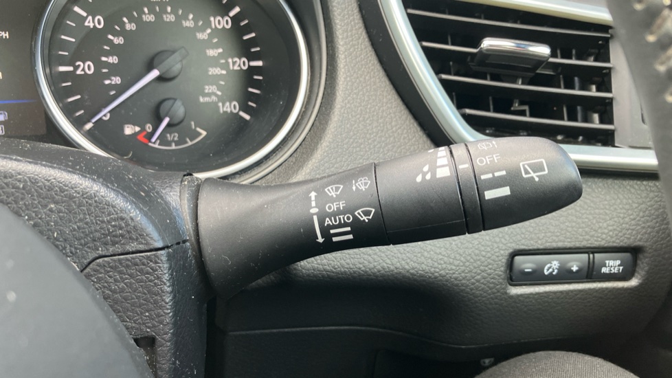 Nissan Qashqai 1.7 dCi Tekna+ 5dr Diesel Hatchback - Image 24