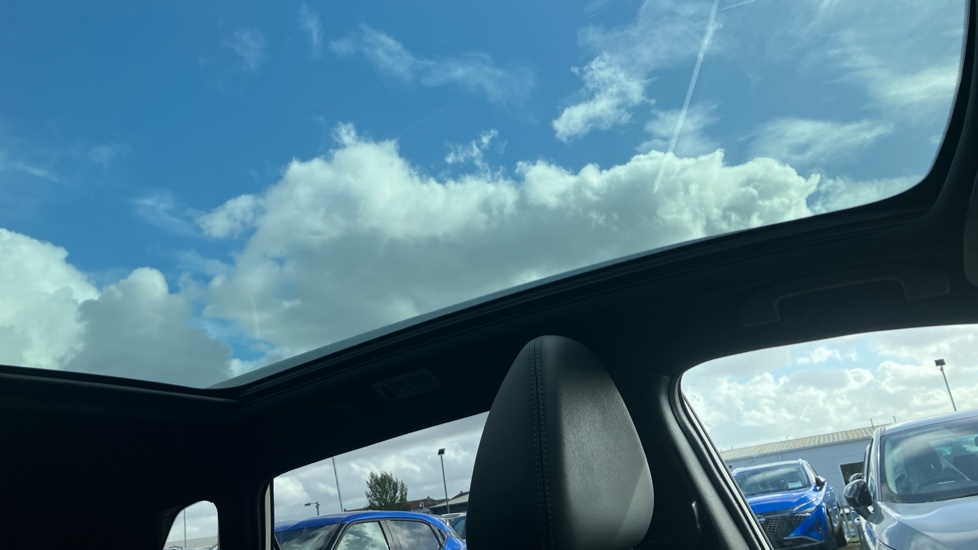 Nissan Qashqai 1.7 dCi Tekna+ 5dr Diesel Hatchback - Image 28