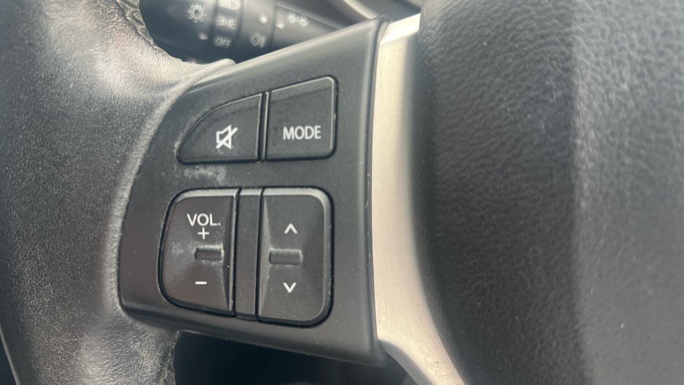 Suzuki Vitara 1.0 Boosterjet SZ-T 5dr Petrol Estate - Image 29