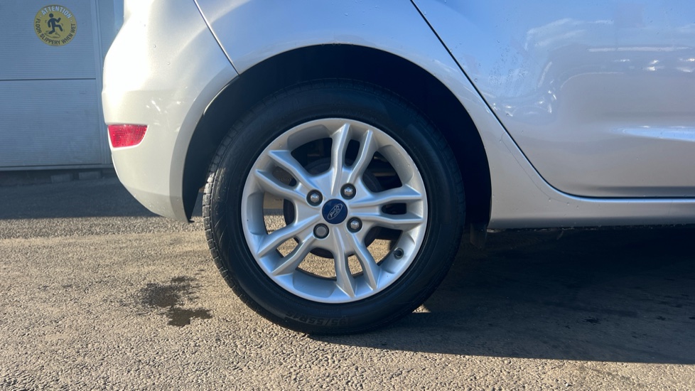 Ford Fiesta 1.25 82 Zetec 5dr Petrol Hatchback - Image 7
