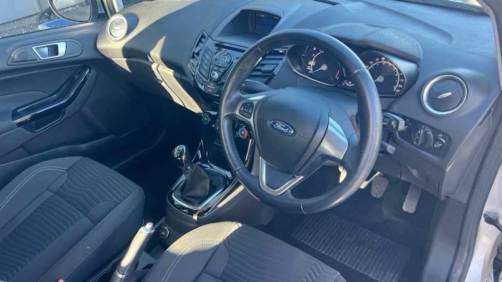 Ford Fiesta 1.25 82 Zetec 5dr Petrol Hatchback - Image 11