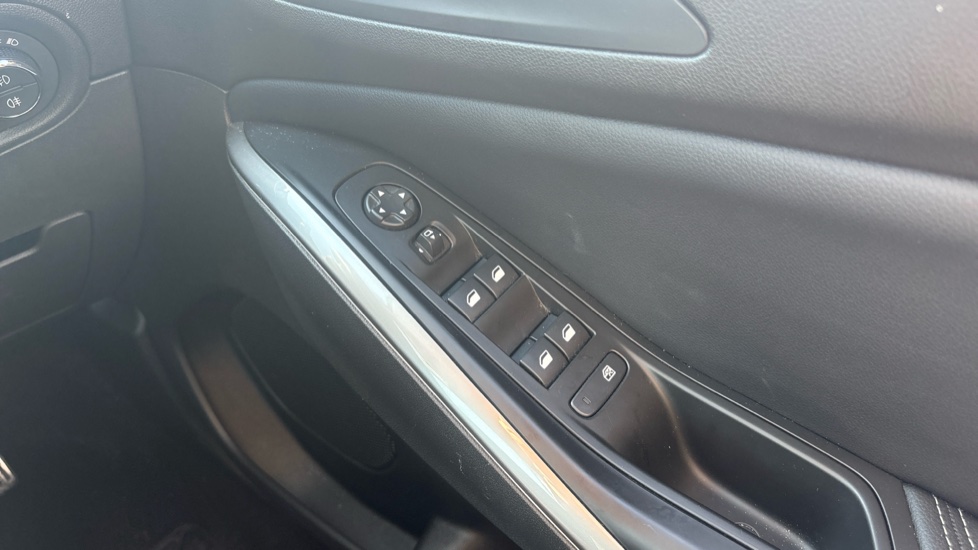 Vauxhall Grandland 1.5 Turbo D Ultimate 5dr Auto Diesel Hatchback - Image 23