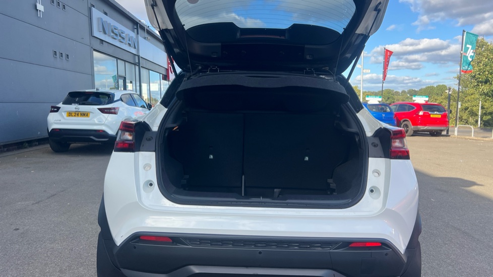Nissan Juke 1.0 DiG-T 114 N-Connecta 5dr Petrol Hatchback - Image 4