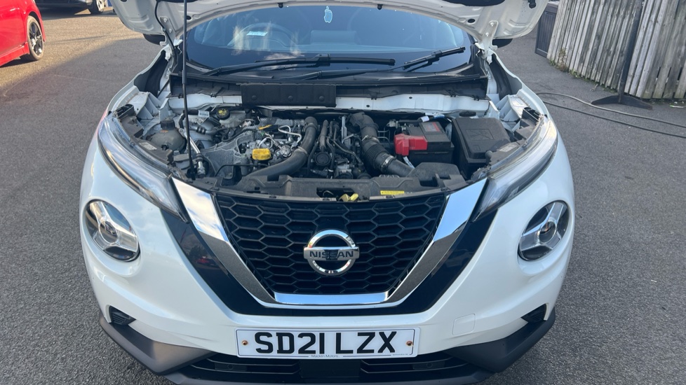 Nissan Juke 1.0 DiG-T 114 N-Connecta 5dr Petrol Hatchback - Image 8