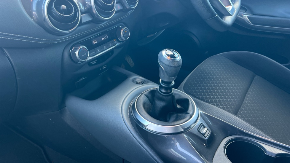 Nissan Juke 1.0 DiG-T 114 N-Connecta 5dr Petrol Hatchback - Image 13