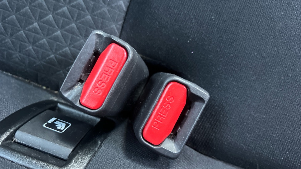Nissan Juke 1.0 DiG-T 114 N-Connecta 5dr Petrol Hatchback - Image 17