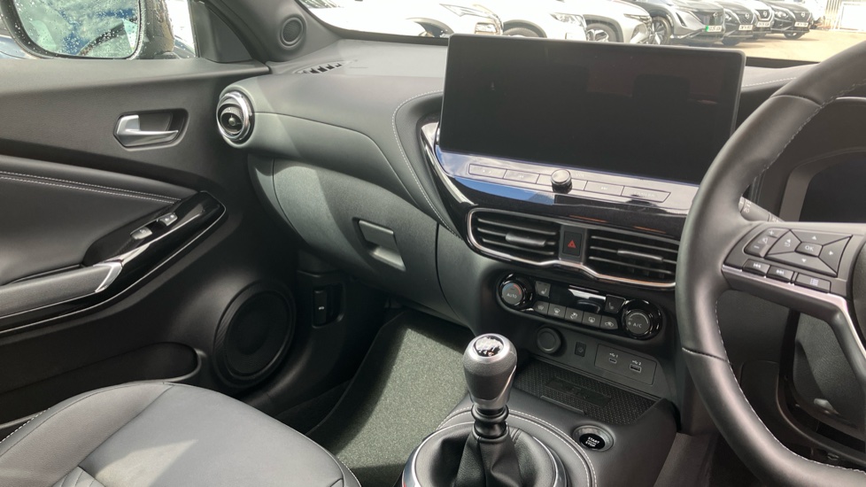 Nissan Juke 1.0 DiG-T Tekna 5dr Petrol Hatchback - Image 14
