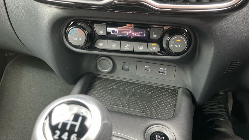 Nissan Juke 1.0 DiG-T Tekna 5dr Petrol Hatchback - Image 28
