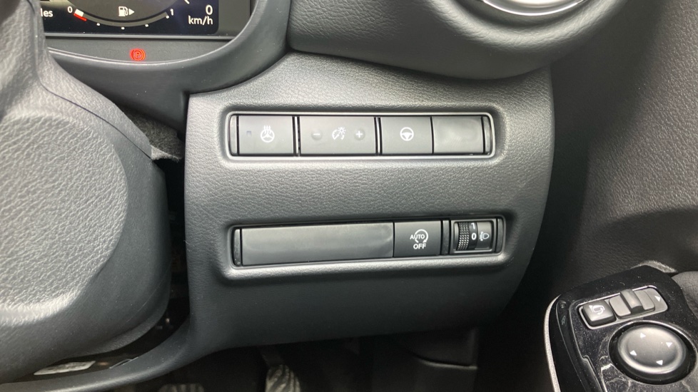Nissan Juke 1.0 DiG-T Tekna 5dr Petrol Hatchback - Image 29