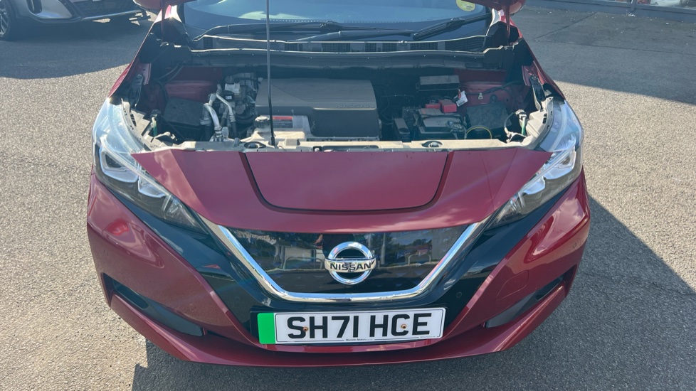 Nissan LEAF 110kW Tekna 40kWh 5dr Auto Electric Hatchback - Image 8