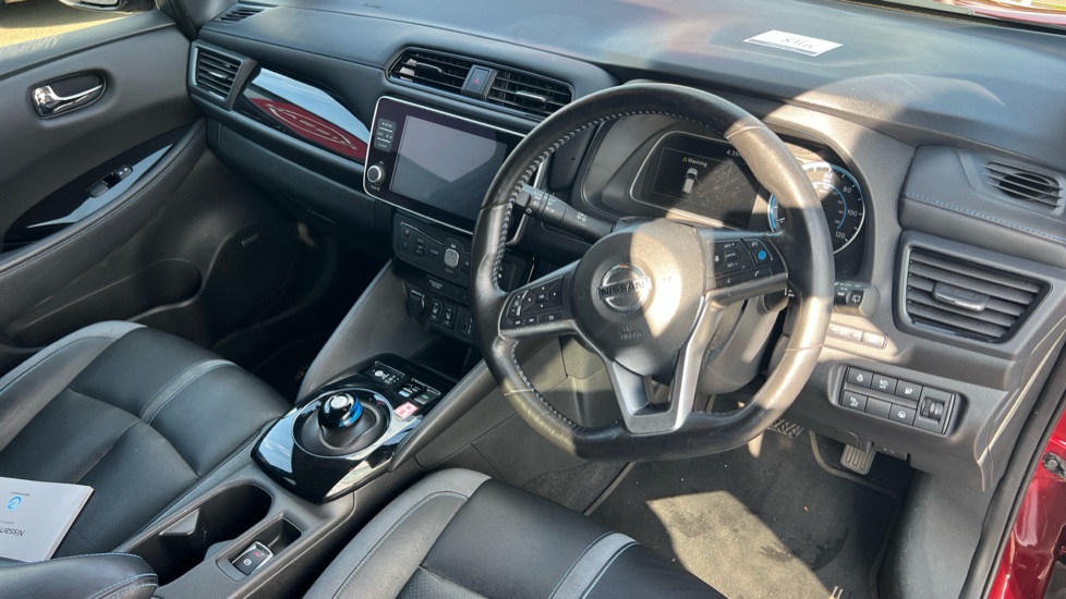 Nissan LEAF 110kW Tekna 40kWh 5dr Auto Electric Hatchback - Image 11