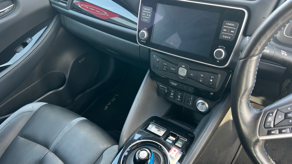 Nissan LEAF 110kW Tekna 40kWh 5dr Auto Electric Hatchback - Image 14